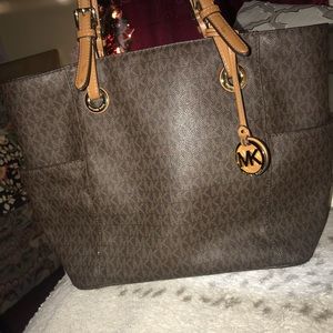 MICHAEL KORS SIGNATURE JET SET TOTE